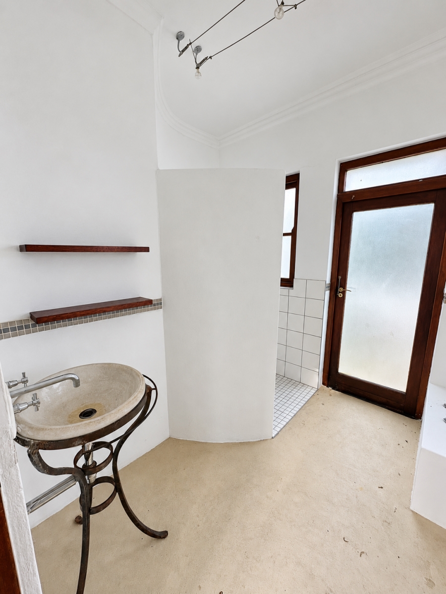 5 Bedroom Property for Sale in North Oaks Western Cape